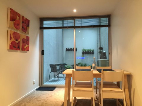 MH CBD Private 1 BR Apartment @ Wills Court - Food Delivery Shop 1