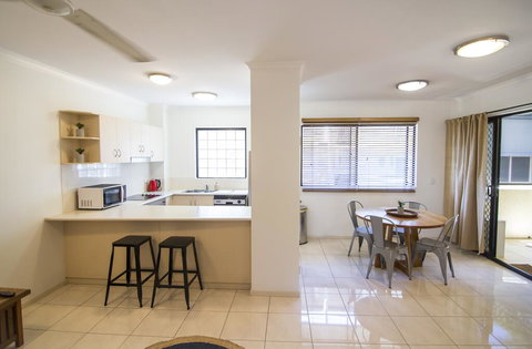 Minnie St 2 Bedroom / 2 Bathroom Apartment - Food Delivery Shop 2