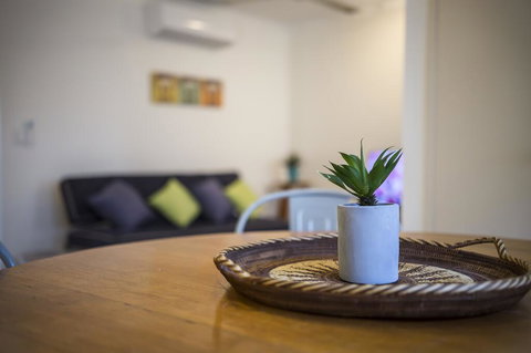 Minnie St 2 Bedroom / 2 Bathroom Apartment - Food Delivery Shop 3