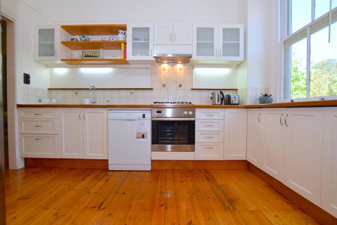 Mintie Cottage On Leura Mall - Food Delivery Shop 2