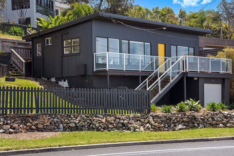 Mitchell Pde 31 Mollymook - Food Delivery Shop 2