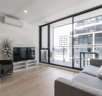 Modern  Bright 2BR Apt- Parking WIFI Pool  Gym - Food Delivery Shop