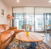 Modern 1bed1study Apt near Station  MQ Centre - Food Delivery Shop