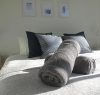 Modern 3 Bedroom Apt With FREE Parking Netflix Wifi  Welcome Wine by BnB Pro - Food Delivery Shop