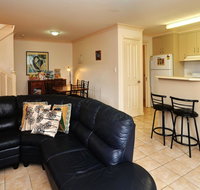 Modern 3 Bedroom Townhouse - Food Delivery Shop