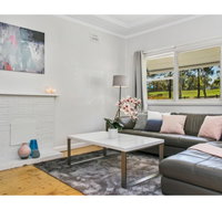 Modern Aus home on the edge of North Ryde Oval - Food Delivery Shop