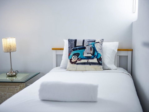 Modern Contemporary Southport Apartment - Food Delivery Shop 1