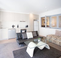 Modern Executive Apartment  Braddon 1BR Wine Wifi Secure Parking Canberra - Food Delivery Shop