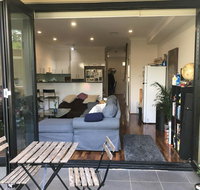 Modern house close to Sydneys vibrant Newtown area - Food Delivery Shop