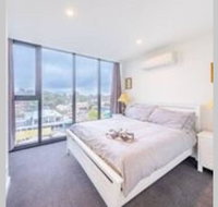 Modern Luxury 3 Bedroom Apartment with Sea Views - Food Delivery Shop