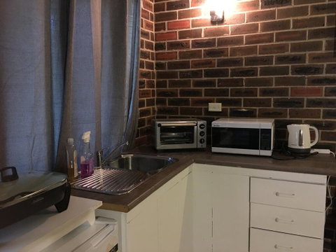 Motel Studio Room - Food Delivery Shop 3