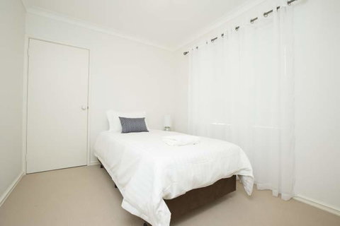 Mt Pleasant Short Stay - Food Delivery Shop 2