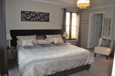 Mulberry Cottage Unique B&B Accommodation - Food Delivery Shop 0