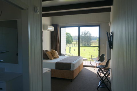 Narangba Motel (formerly Brisbane North B&B And Winery) - Food Delivery Shop 1