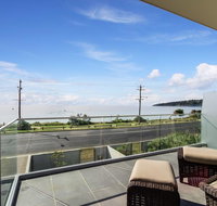 Nautilus 1 Luxury Retreat - Modern beachfront townhouse WiFi water views - Food Delivery Shop