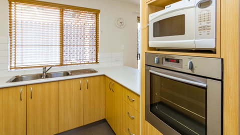 Dowler Apartments Subiaco - Food Delivery Shop 27