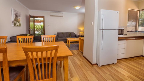 Dowler Apartments Subiaco - Food Delivery Shop 22