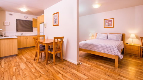 Dowler Apartments Subiaco - Food Delivery Shop 6