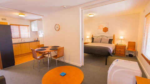 Dowler Apartments Subiaco - Food Delivery Shop 15