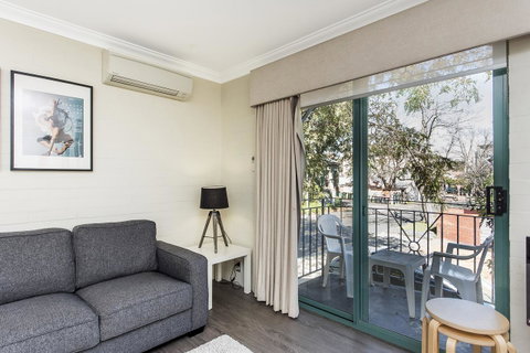 Subiaco Village 30 - Food Delivery Shop 6