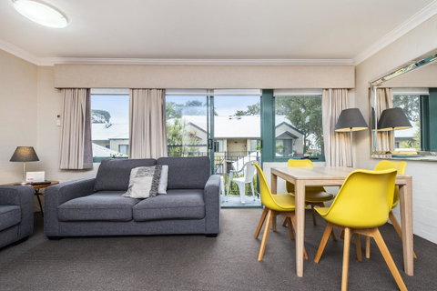 Subiaco Village 20 - Food Delivery Shop 1
