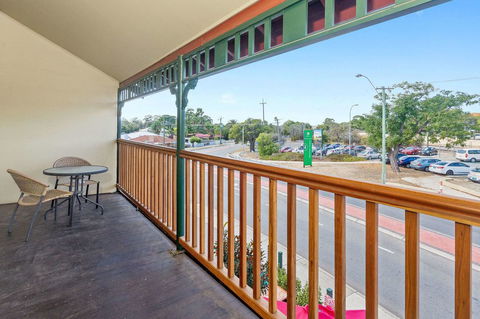 Quality Hotel Bayswater - Food Delivery Shop 13