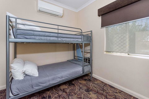 Quality Hotel Bayswater - Food Delivery Shop 15