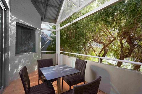 Broadwater Resort Como - Food Delivery Shop 14