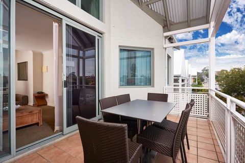 Broadwater Resort Como - Food Delivery Shop 23