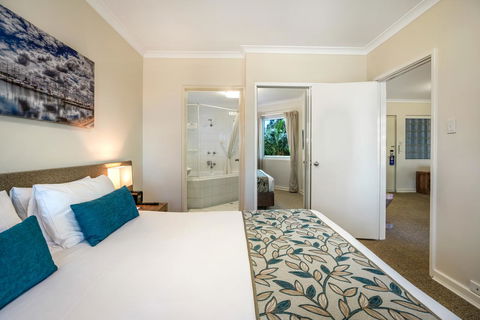 Broadwater Resort Como - Food Delivery Shop 3