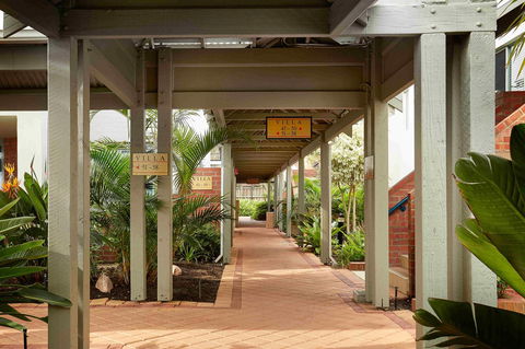 Broadwater Resort Como - Food Delivery Shop 25
