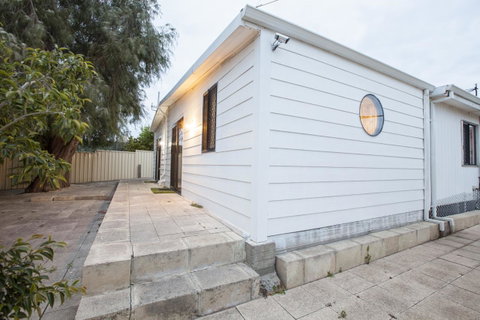 Rustic Retreat Esperance - Food Delivery Shop 31