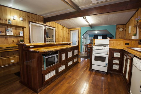 Rustic Retreat Esperance - Food Delivery Shop 10