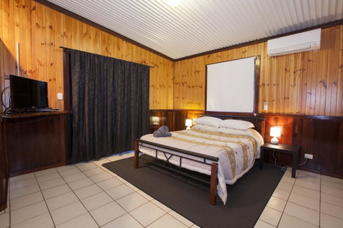 Rustic Retreat Esperance - Food Delivery Shop 18