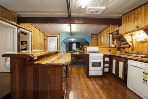 Rustic Retreat Esperance - Food Delivery Shop 9