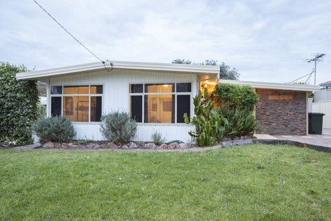 Rustic Retreat Esperance - Food Delivery Shop 5