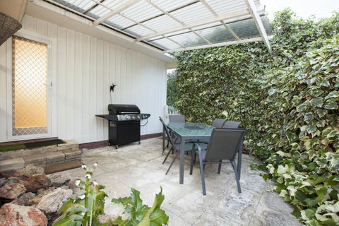 Rustic Retreat Esperance - Food Delivery Shop 29