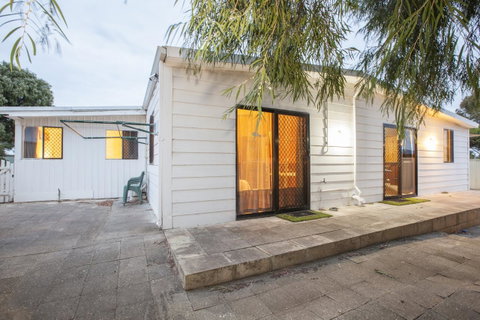 Rustic Retreat Esperance - Food Delivery Shop 32