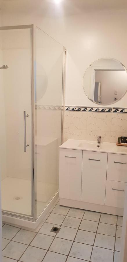 Rustic Retreat Esperance - Food Delivery Shop 3