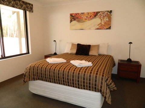 Margaret River Hideaway & Farmstay - Food Delivery Shop 38