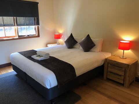 Riverglen Chalets - Food Delivery Shop 25
