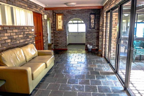 Geraldton Holliday Villas - Food Delivery Shop 9