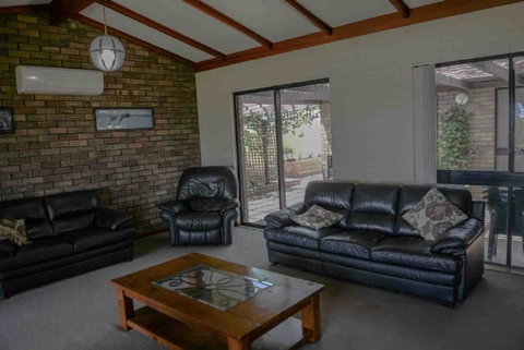 Geraldton Holliday Villas - Food Delivery Shop 7