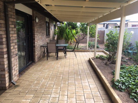 Geraldton Holliday Villas - Food Delivery Shop 37