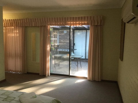 Geraldton Holliday Villas - Food Delivery Shop 33