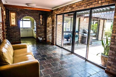 Geraldton Holliday Villas - Food Delivery Shop 11