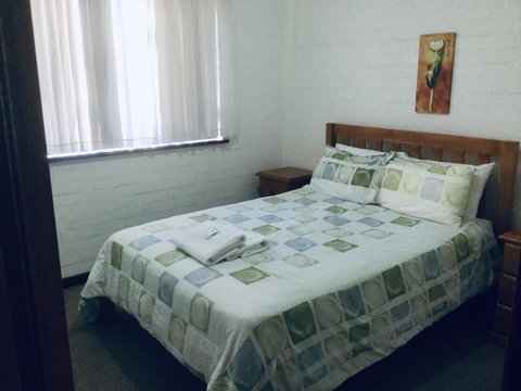 Geraldton Holliday Villas - Food Delivery Shop 28