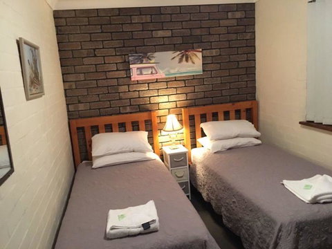 Geraldton Holliday Villas - Food Delivery Shop 42