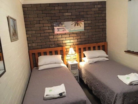 Geraldton Holliday Villas - Food Delivery Shop 20