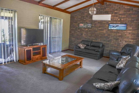 Geraldton Holliday Villas - Food Delivery Shop 8
